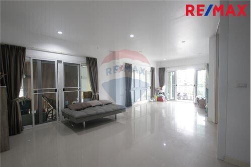 216 Sqm., 3 Beds Townhouse listed for ฿ 3,690,000.