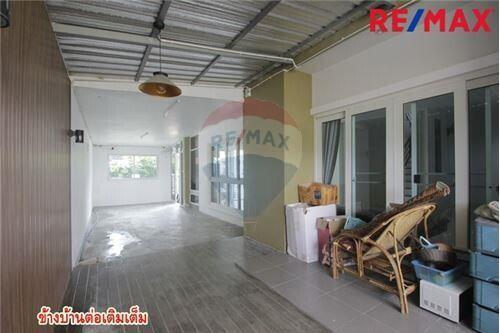 216 Sqm., 3 Beds Townhouse listed for ฿ 3,690,000.