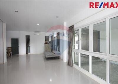 216 Sqm., 3 Beds Townhouse listed for ฿ 3,690,000.