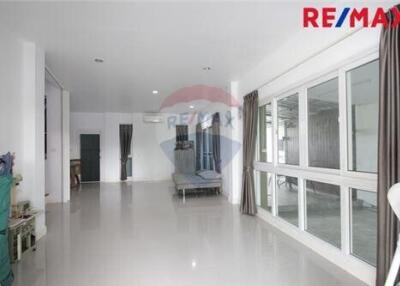 216 Sqm., 3 Beds Townhouse listed for ฿ 3,690,000.