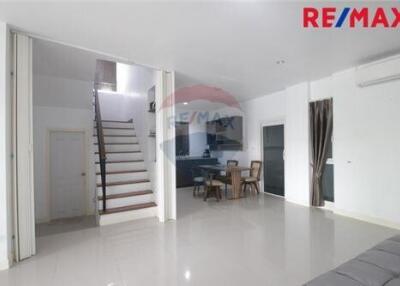 216 Sqm., 3 Beds Townhouse listed for ฿ 3,690,000.