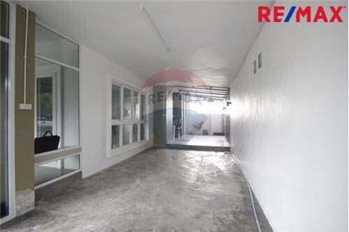 216 Sqm., 3 Beds Townhouse listed for ฿ 3,690,000.