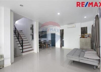 216 Sqm., 3 Beds Townhouse listed for ฿ 3,690,000.