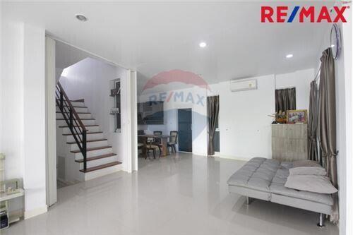 216 Sqm., 3 Beds Townhouse listed for ฿ 3,690,000.