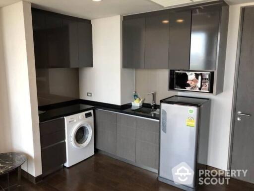 1-BR Condo at The Lumpini 24 near BTS Phrom Phong