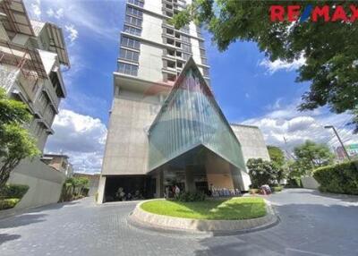 56 Sqm., 1 Bed Condo listed for ฿ 9,200,000.