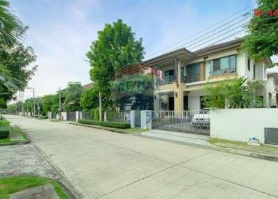 200 Sqm., 4 Beds, 4 Baths Townhouse listed for ฿ 11,900,000.