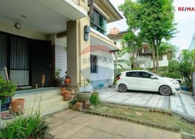 200 Sqm., 4 Beds, 4 Baths Townhouse listed for ฿ 11,900,000.