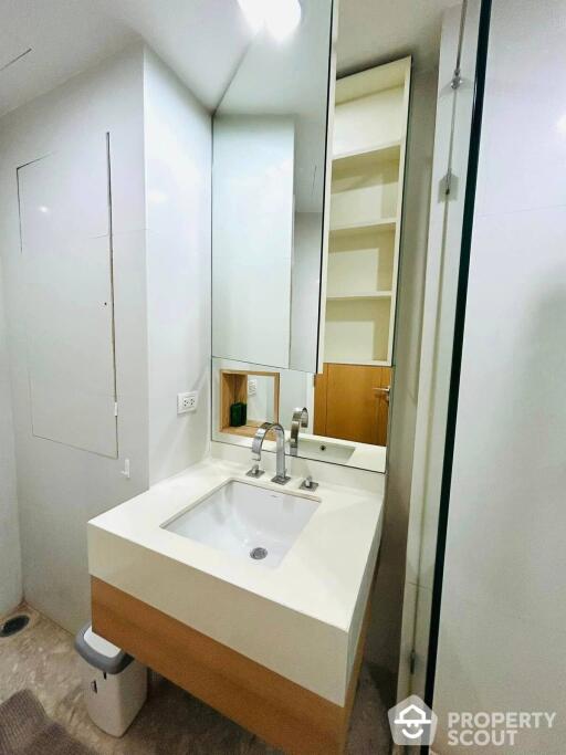 1-BR Condo at Wind Sukhumvit 23 near BTS Asok