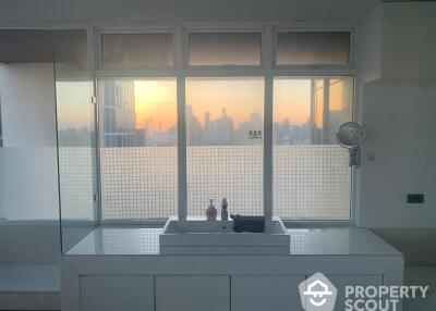 3-BR Condo at Monterey Place Sukhumvit 16 near MRT Queen Sirikit National Convention Centre