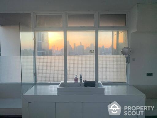 3-BR Condo at Monterey Place Sukhumvit 16 near MRT Queen Sirikit National Convention Centre