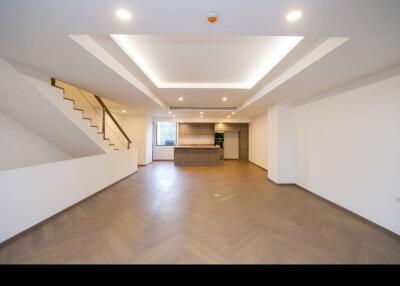 2-BR Apt. close to Sukhumvit