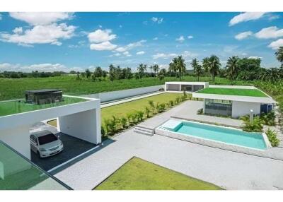 "Pool villa for rent" 3-story pool villa house