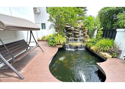 2 Storey Pool Villa for Rent