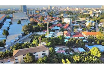 3,708 Sqm. Townhouse listed for ฿ 35,000,000.