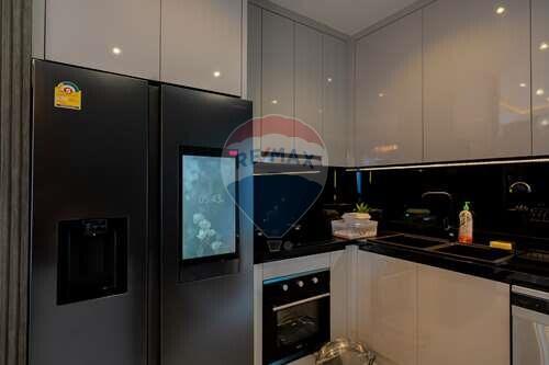 464 Sqm., 5 Beds, 6 Baths Townhouse listed for ฿ 23,900,000.