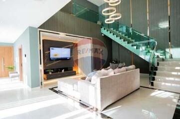 464 Sqm., 5 Beds, 6 Baths Townhouse listed for ฿ 23,900,000.