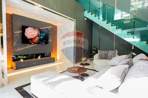 464 Sqm., 5 Beds, 6 Baths Townhouse listed for ฿ 23,900,000.