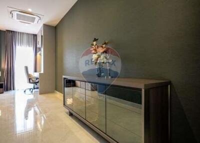 464 Sqm., 5 Beds, 6 Baths Townhouse listed for ฿ 23,900,000.