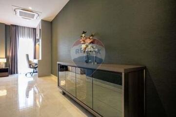 464 Sqm., 5 Beds, 6 Baths Townhouse listed for ฿ 23,900,000.