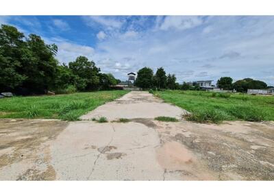 3,248 Sqm. Townhouse listed for ฿ 8,000,000.