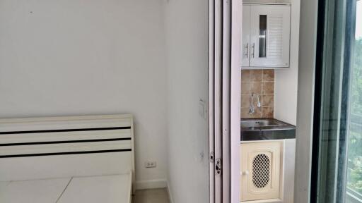 Small studio with kitchenette and bed