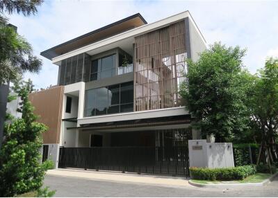 593 Sqm., 5 Beds Townhouse listed for ฿ 70,000,000.