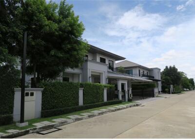 353 Sqm., 6 Beds, 5 Baths Townhouse listed for ฿ 28,000,000.