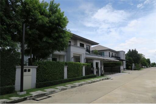 353 Sqm., 6 Beds, 5 Baths Townhouse listed for ฿ 28,000,000.