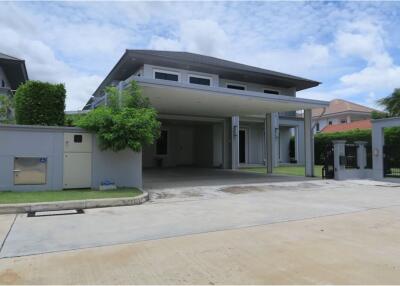 353 Sqm., 6 Beds, 5 Baths Townhouse listed for ฿ 28,000,000.