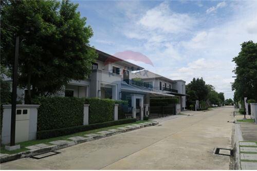 263 Sqm., 4 Beds, 4 Baths Townhouse listed for ฿ 19,000,000.