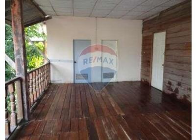 333 Sqm. Townhouse listed for ฿ 1,080,000.