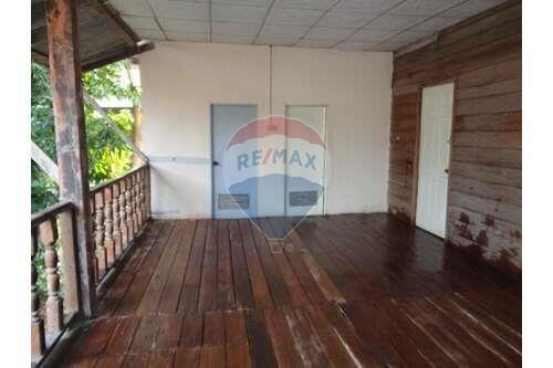 333 Sqm. Townhouse listed for ฿ 1,080,000.