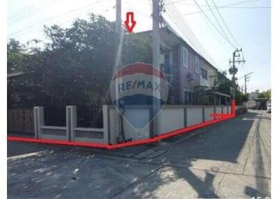 260 Sqm. Townhouse listed for ฿ 4,653,000.