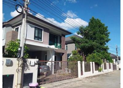 187 Sqm. Townhouse listed for ฿ 4,015,000.