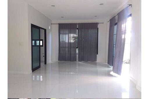 187 Sqm. Townhouse listed for ฿ 4,015,000.