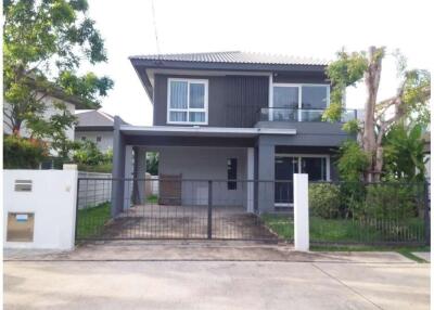 136 Sqm. Townhouse listed for ฿ 4,700,000.