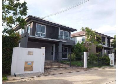 136 Sqm. Townhouse listed for ฿ 4,700,000.