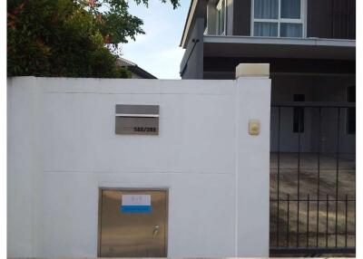 136 Sqm. Townhouse listed for ฿ 4,700,000.