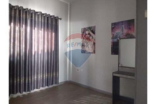 110 Sqm. Townhouse listed for ฿ 2,200,000.