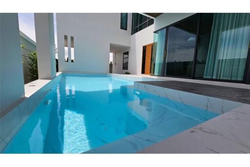 Luxury 2-storey Pool Villa, Soi Siam Country Club!