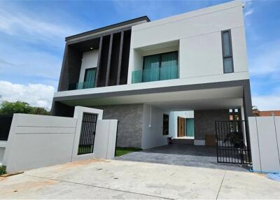 Luxury 2-storey Pool Villa, Soi Siam Country Club!