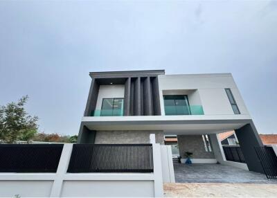 280 ตรม., 4 ห้องนอน, 4 ห้องน้ำ ทาวน์เฮ้าส์ ราคา ฿ 15,490,000