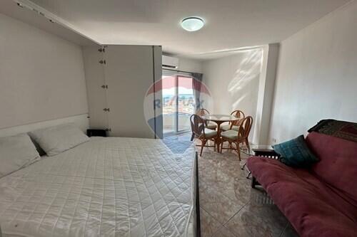 40 Sqm., 1 Bath Townhouse listed for ฿ 2,100,000.