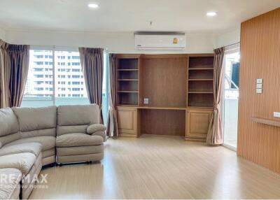 Luxurious 3 Bed 3 Bath Condo at 55 Tower near BTS Thong Lor - 5 Mins Walk