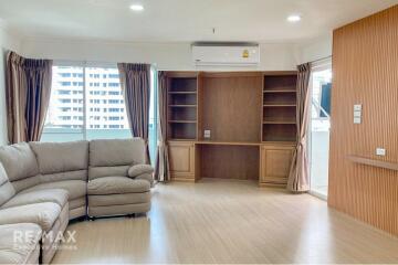 Luxurious 3 Bed 3 Bath Condo at 55 Tower near BTS Thong Lor - 5 Mins Walk