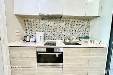 Luxurious 1-BR Condo with MRT Sukhumvit 8 Mins Walk - For Rent