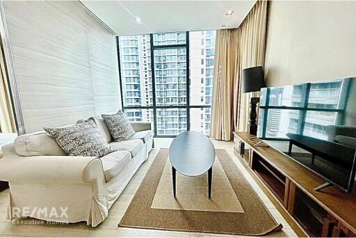 Luxurious 1-BR Condo with MRT Sukhumvit 8 Mins Walk - For Rent