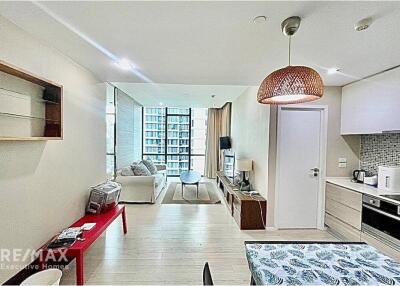 Luxurious 1-BR Condo with MRT Sukhumvit 8 Mins Walk - For Rent