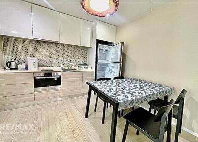 Luxurious 1-BR Condo with MRT Sukhumvit 8 Mins Walk - For Rent